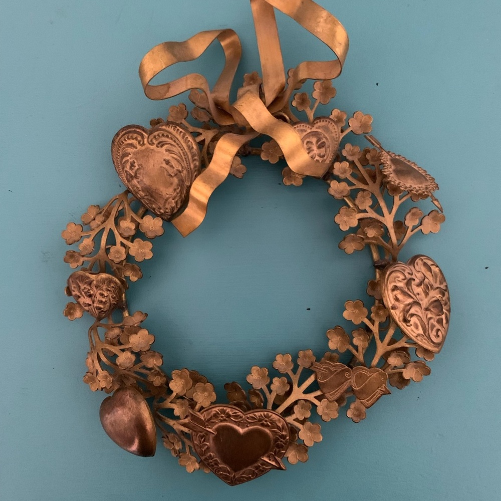 DRESDAN HEART WREATH, brass colored